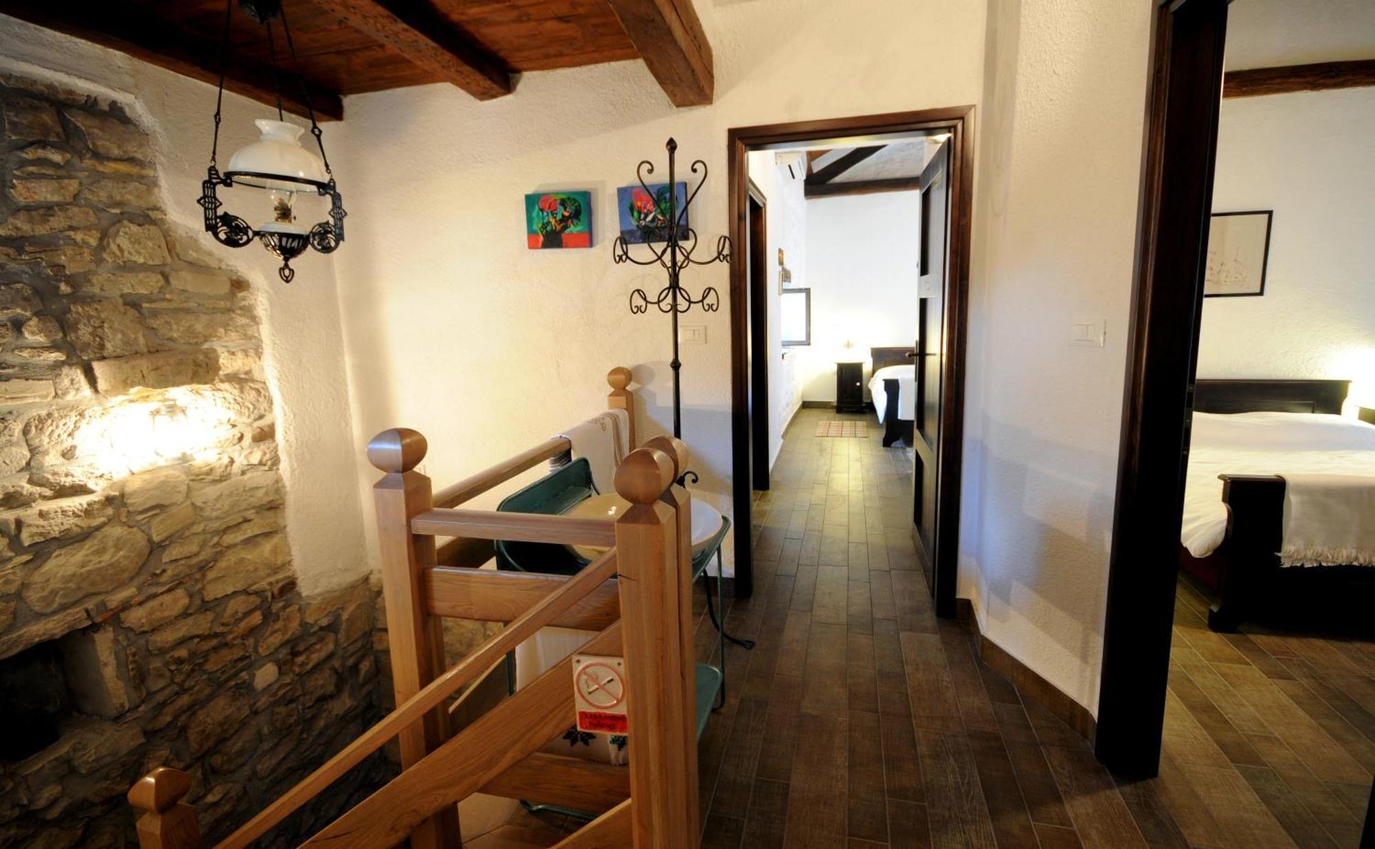 Holiday Homes Poli Svetega Antona Gracisce Екстер'єр фото