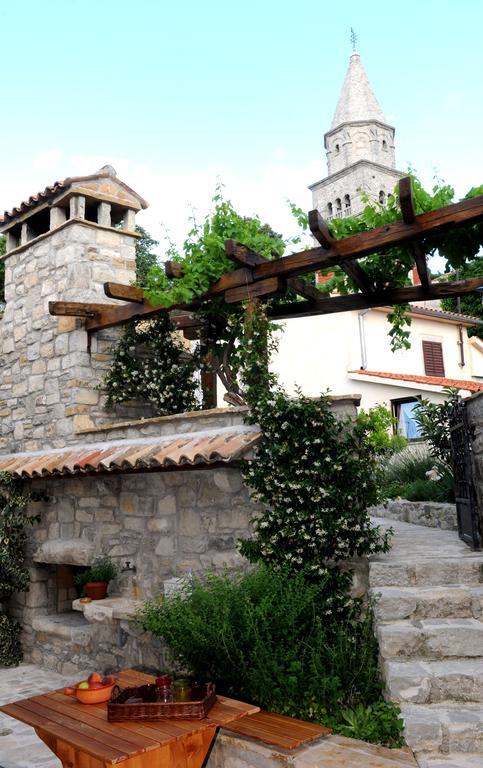 Holiday Homes Poli Svetega Antona Gracisce Екстер'єр фото