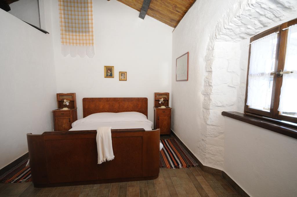 Holiday Homes Poli Svetega Antona Gracisce Номер фото