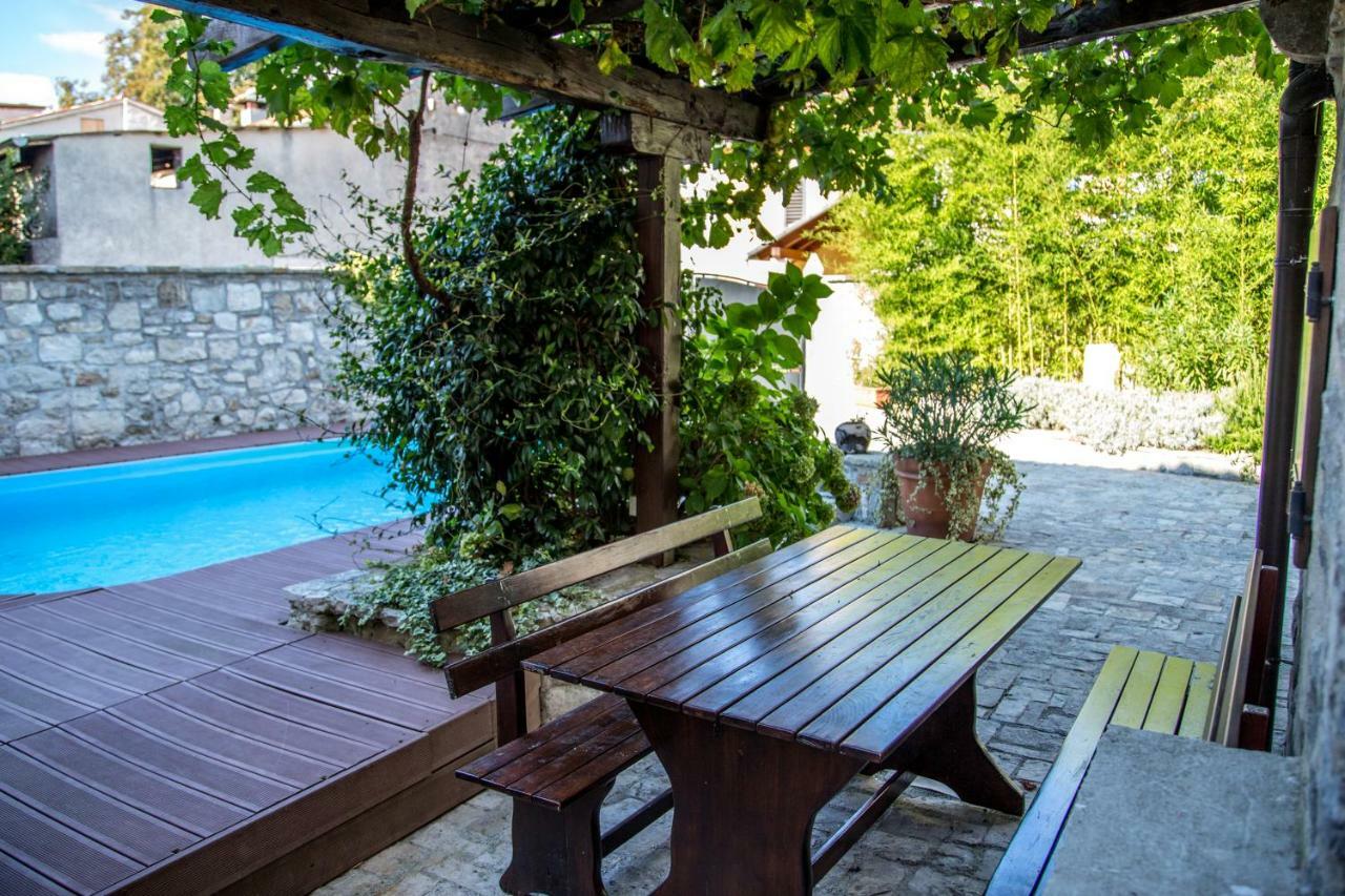 Holiday Homes Poli Svetega Antona Gracisce Екстер'єр фото