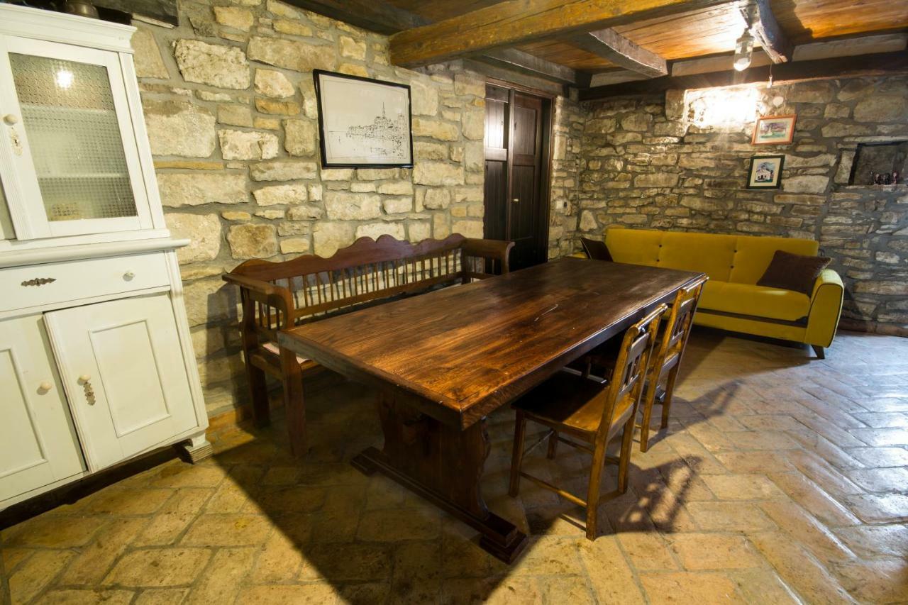 Holiday Homes Poli Svetega Antona Gracisce Екстер'єр фото