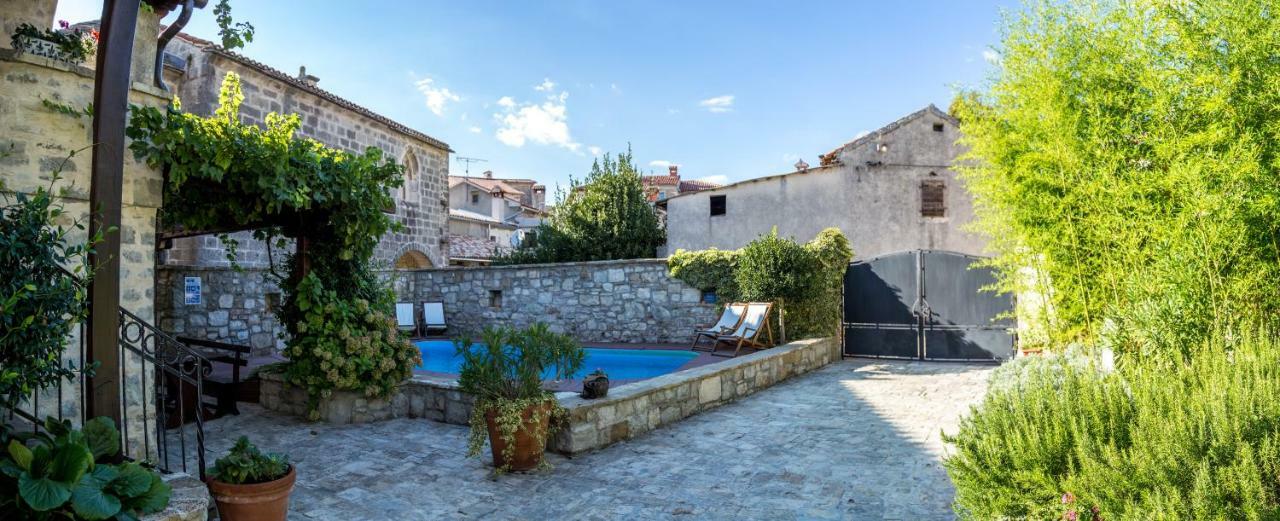 Holiday Homes Poli Svetega Antona Gracisce Екстер'єр фото