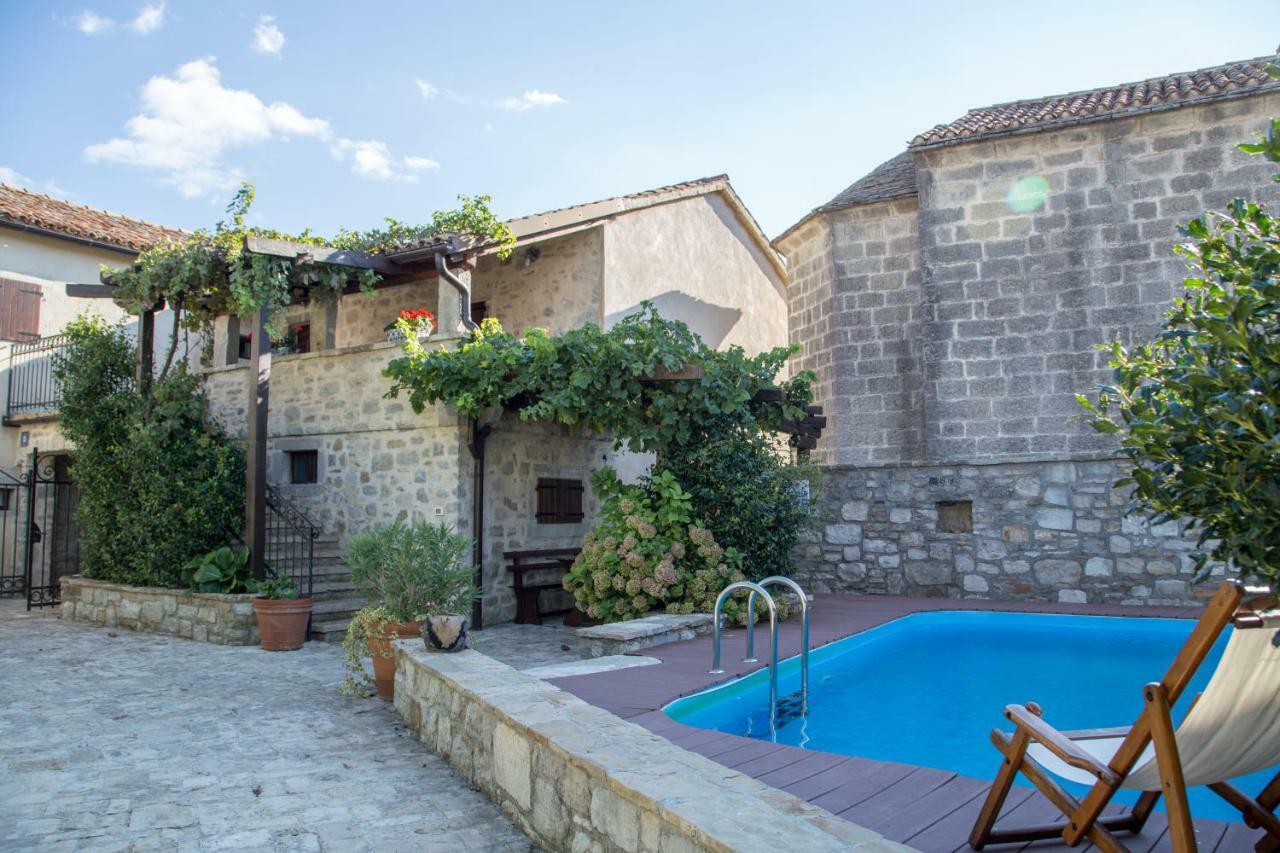Holiday Homes Poli Svetega Antona Gracisce Екстер'єр фото