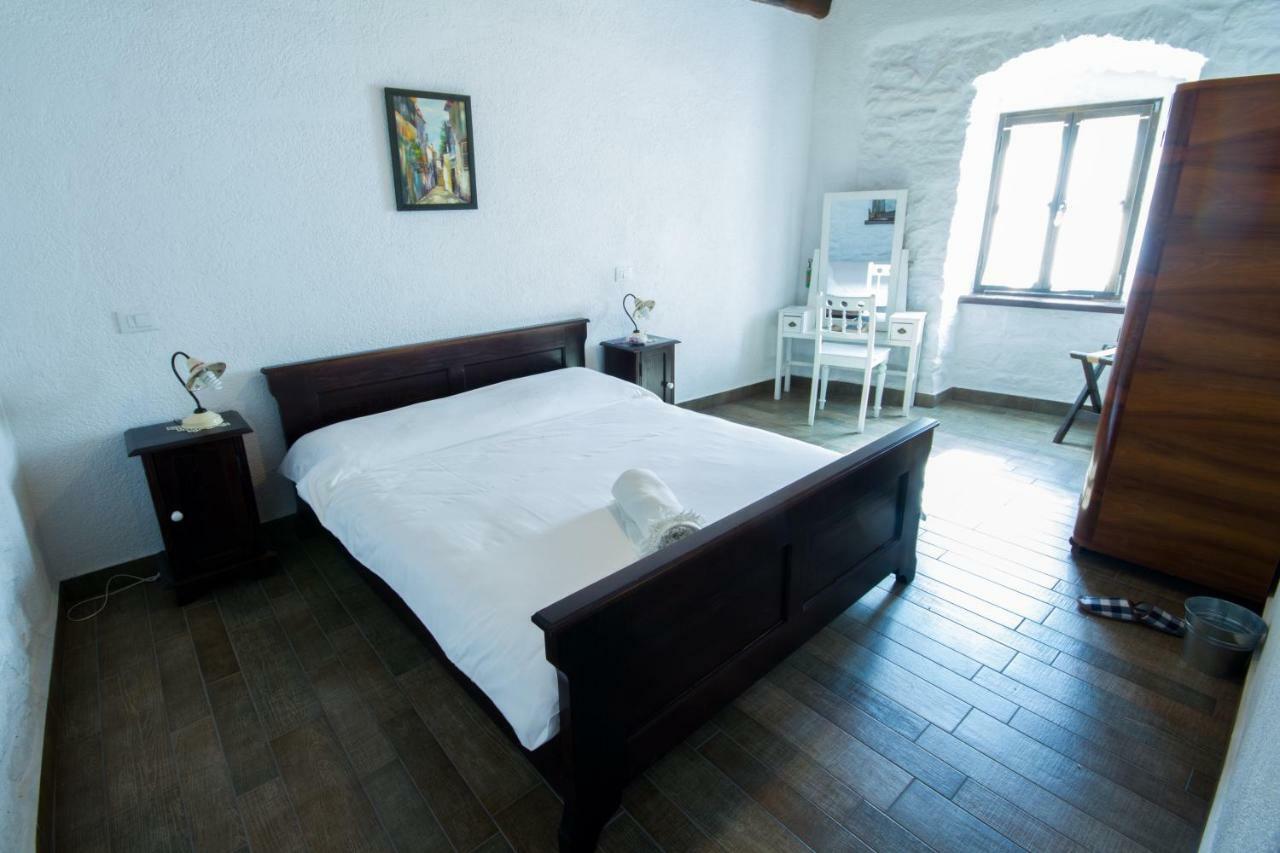 Holiday Homes Poli Svetega Antona Gracisce Екстер'єр фото