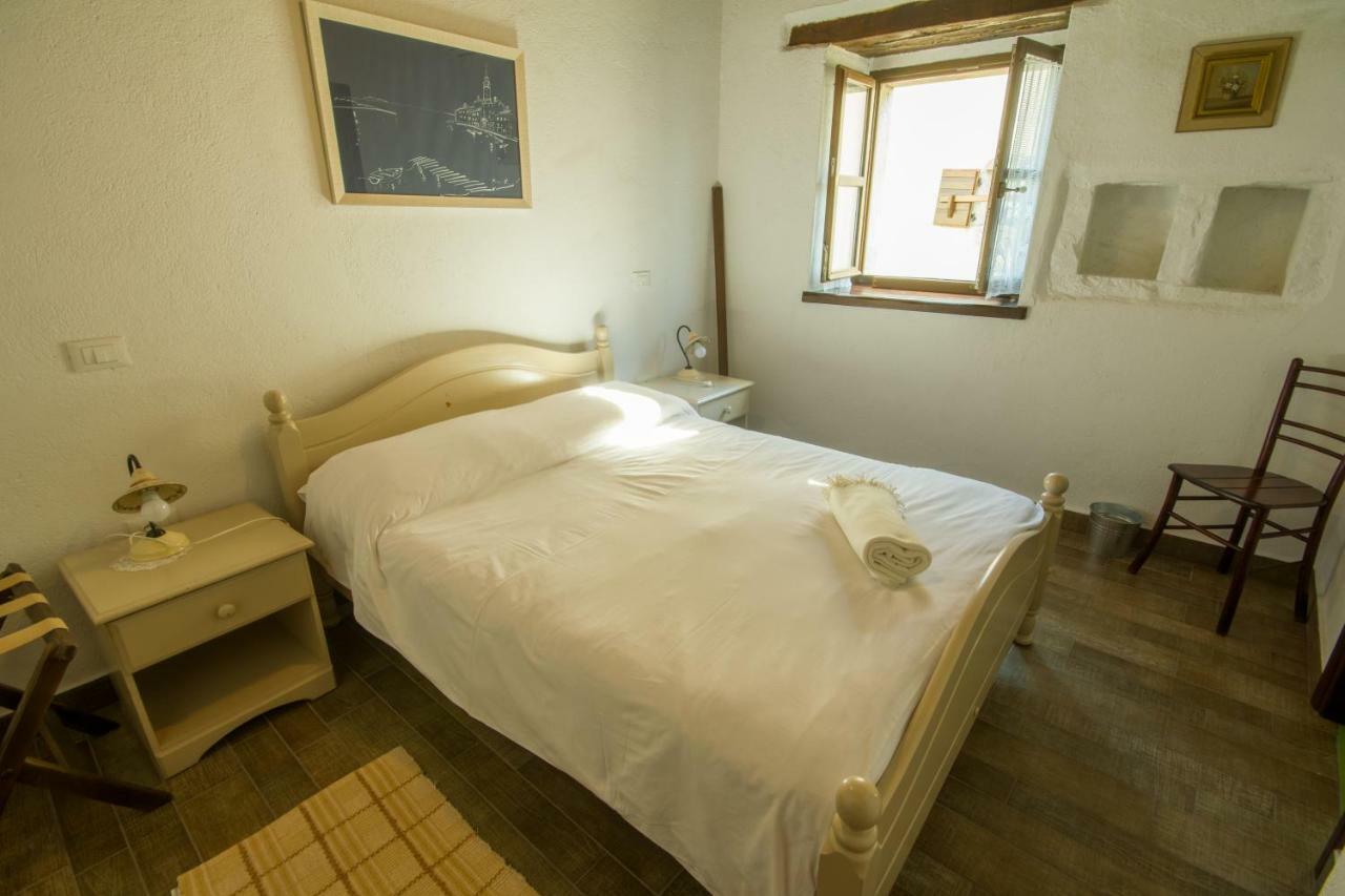Holiday Homes Poli Svetega Antona Gracisce Екстер'єр фото
