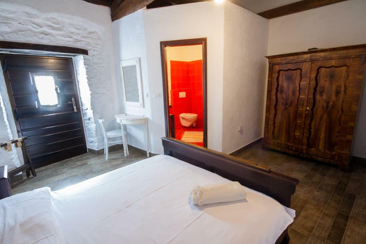 Holiday Homes Poli Svetega Antona Gracisce Екстер'єр фото