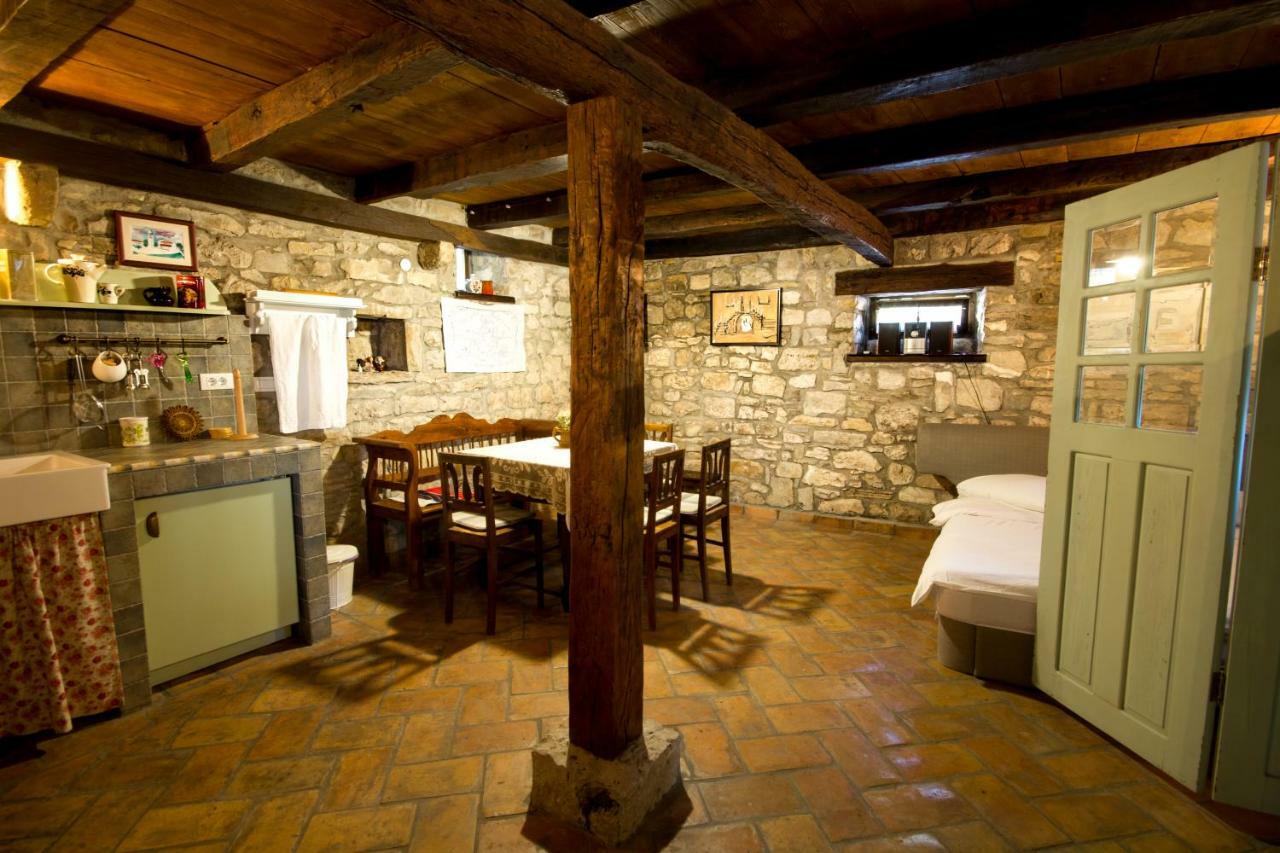 Holiday Homes Poli Svetega Antona Gracisce Екстер'єр фото